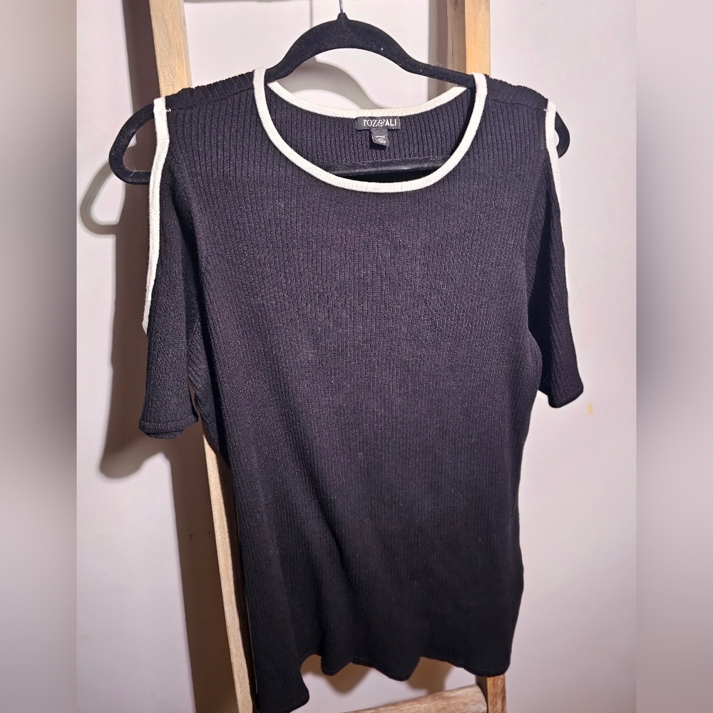 Roz & Ali Womens Cold-shoulder A-line knit sweater.